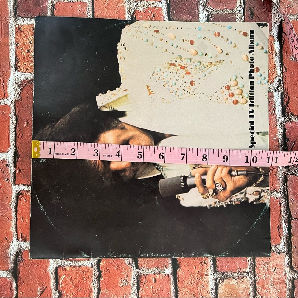 Vintage Elvis Presley Special TV Edition Photo Album, 16 Color Photos - Picture 5 of 8